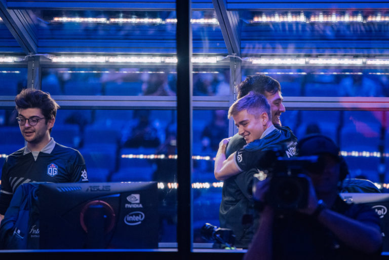 OG skiller sig ud med Dota 2 coach Sockshka