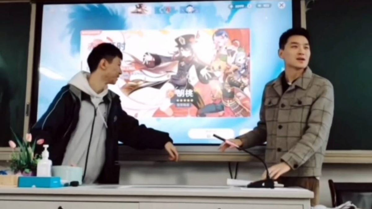 Genshin Impact Streamer Films Klasseværelse hyped for Hu Tao Roll