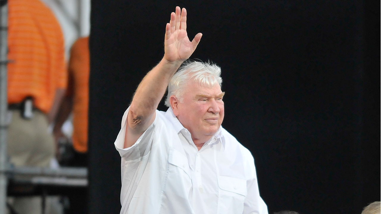 John Madden, Hall of Fame NFL-træner, broadcaster og navnet bag Madden NFL Football, dør i en alder af 85