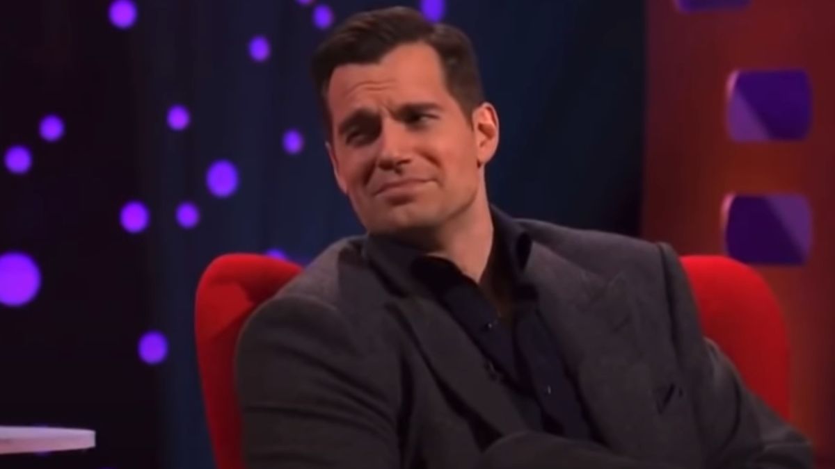 Se Henry Cavill høfligt forklare, at Warhammer ikke er World of Warcraft