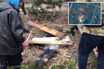 Ukraines mor viser datters lavvandede grav & chokbilleder afslører massegravsted