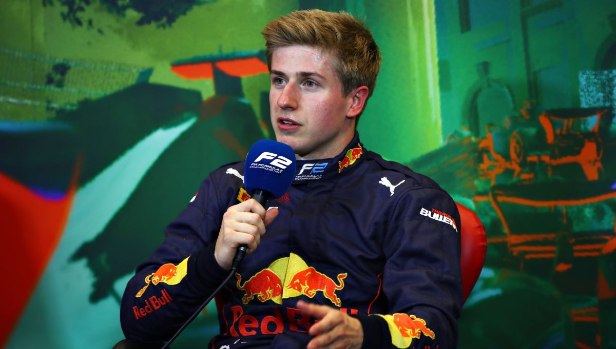 Red Bull suspenderer Formel 2-køreren, efter at han falder et racistisk besvær under en Warzone-stream