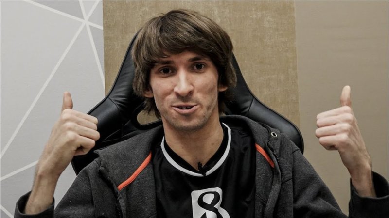 B8 for at genopbygge Dota 2 Roster