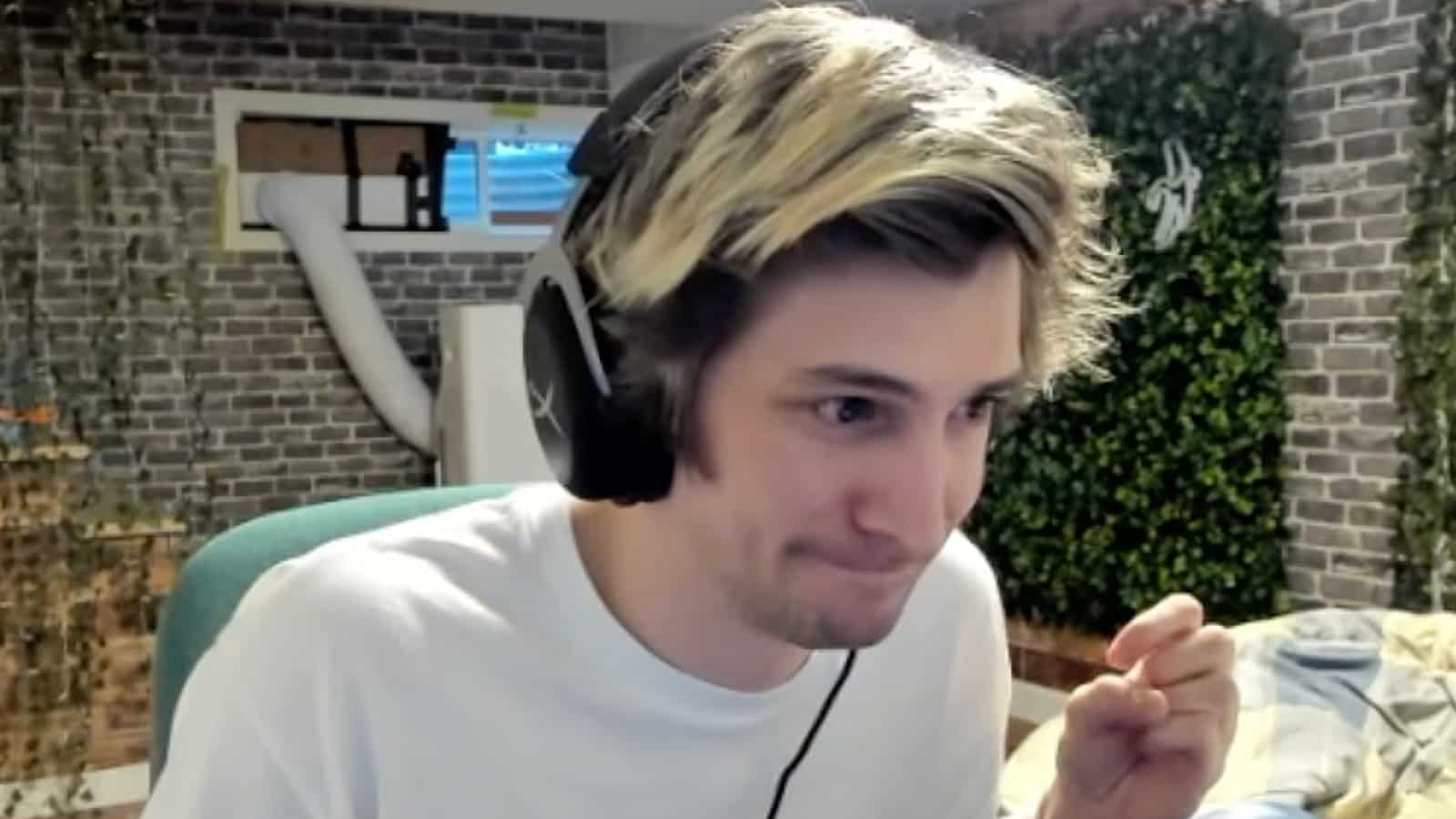 xQc taber tusindvis på en enorm risikabel CSGO-skindhandel: "Det er bare mit held"