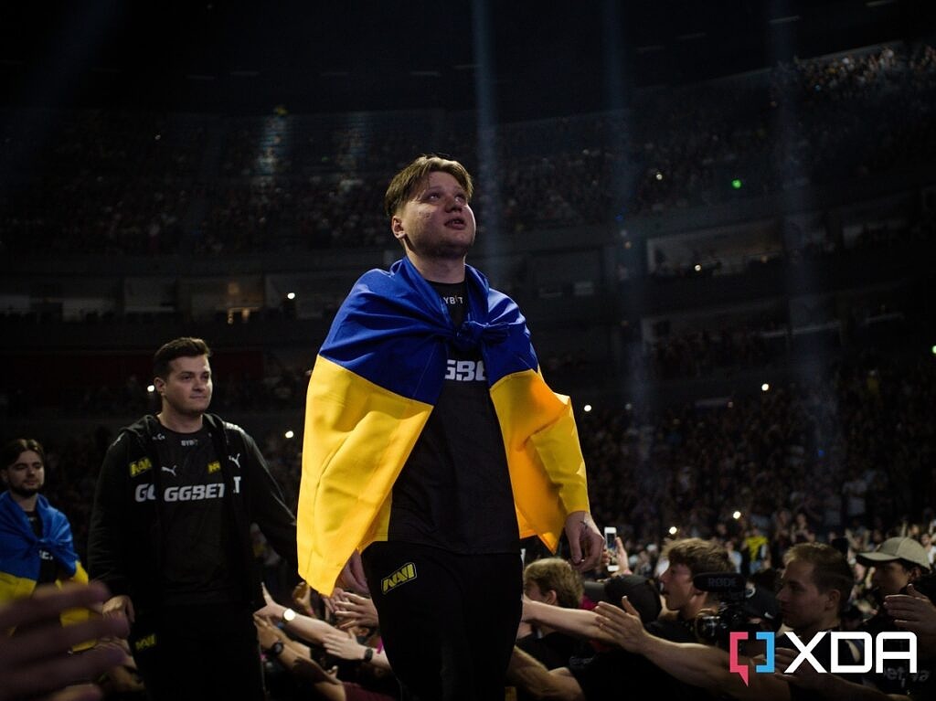 IEM Cologne s1mple kigger på scenen