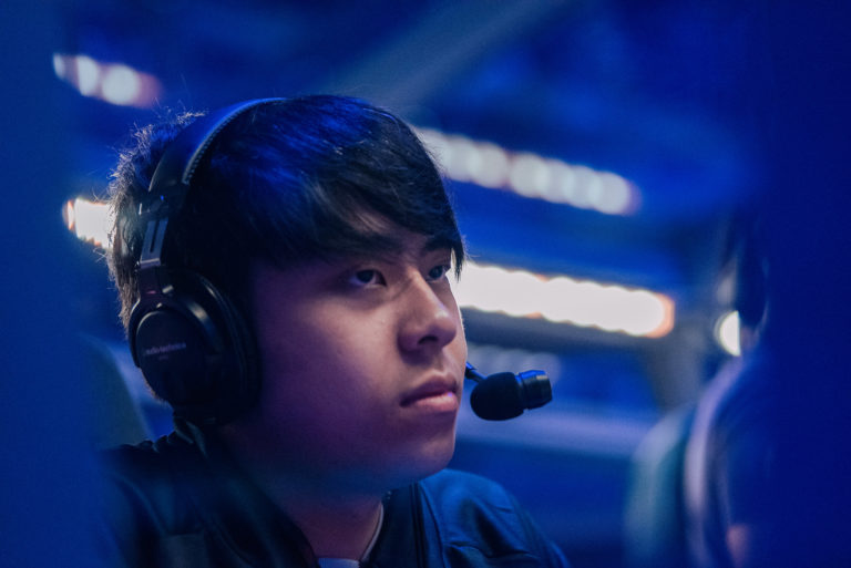 Ana stiller op for Royal Never Give Up ved Dota 2 Arlington Major på grund af Ghosts visumproblemer