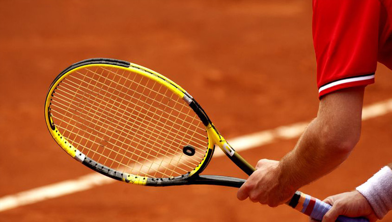 Bet on Wimbledon Semifinals and High Profile League of Legends Matches