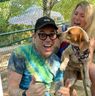 Jackass-stjernen Steve-O, en mangeårig dyreelsker og rettighedsaktivist, har dækket 1.800 USD i adoptionsgebyrer for 12 dyr hos Toronto Humane Society og har også hjulpet med at stille 11 dyr i bero til adoption.