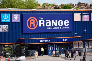 Shoppere går vilde for 5 £ juleserveringstallerkener fra The Range