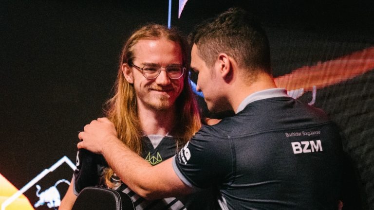 Gladiatorer falder, da OG kommer et skridt tættere på Dota 2 storhed på TI11