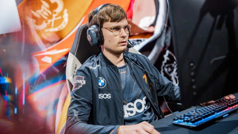 Upset forklarer, hvorfor Fnatic ikke nåede deres 'fulde potentiale' ved LoL Worlds 2022