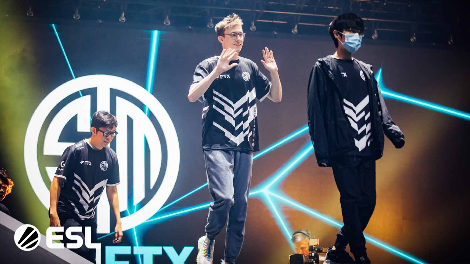 TSM FTX Dota 2 deler sig med Dubu