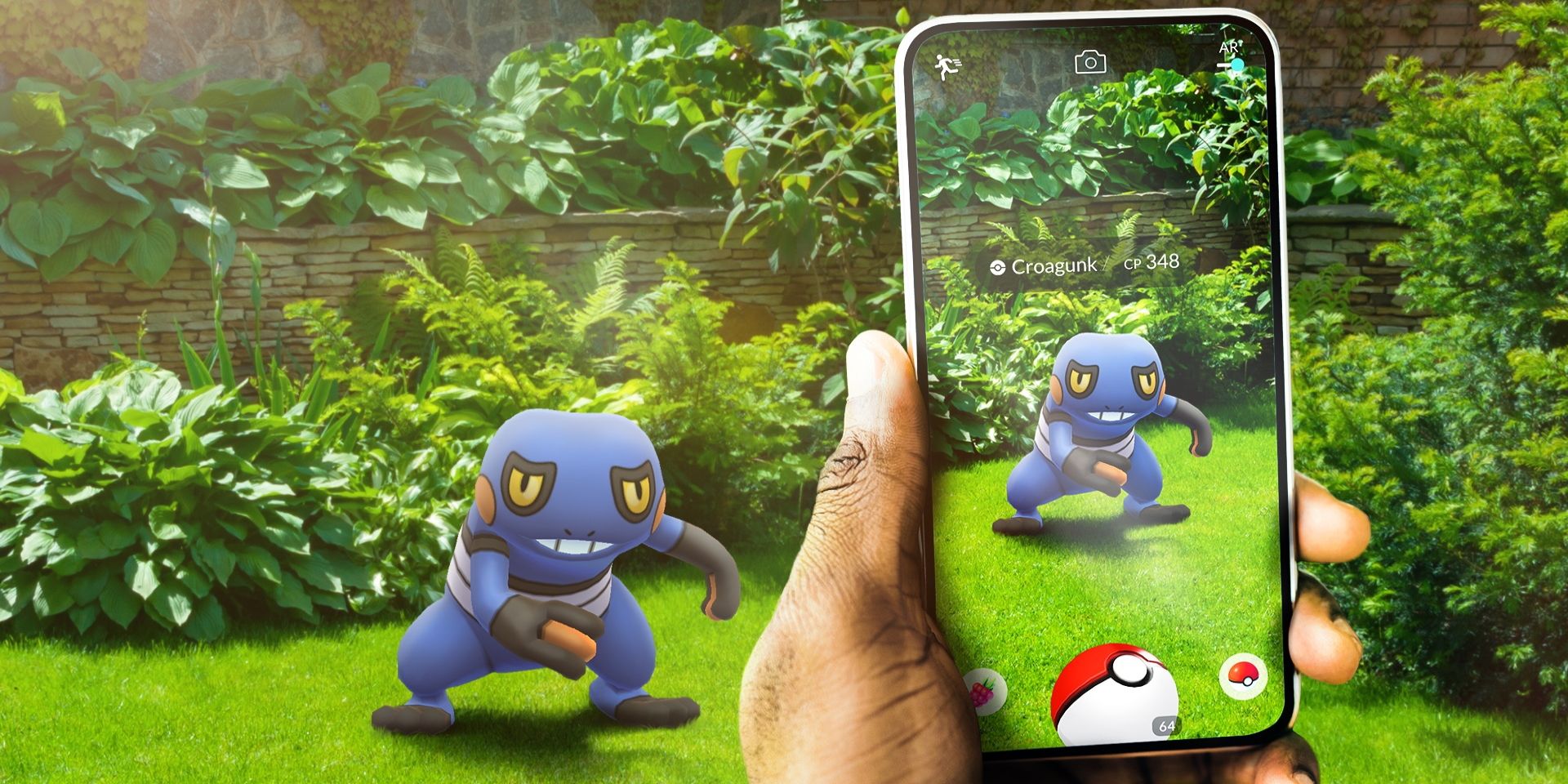 En person, der peger sin telefon mod Croagunk, mens han spiller Pokemon Go