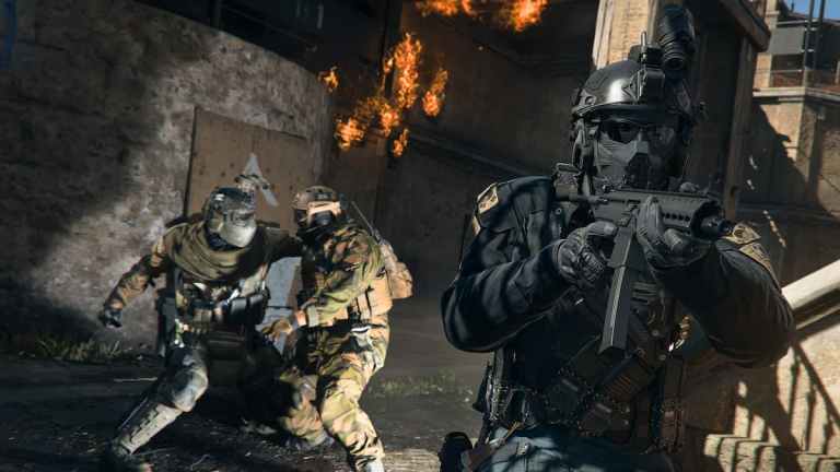 Sådan slutter du dig til nærliggende fjendens hold i Warzone 2