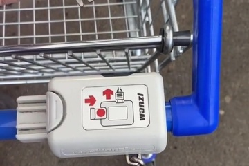 Folk er lige ved at indse, hvordan man låser supermarkedsvognen op UDEN 1 £ mønt