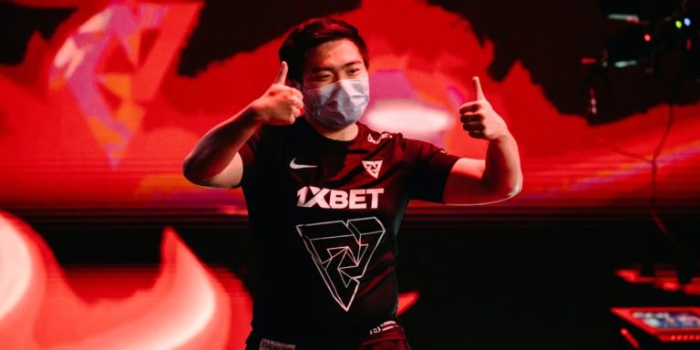 'Jeg har mindre end en million': Sneyking afslører matematikken bag at vinde Dota 2's TI11