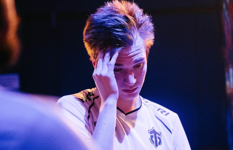Den kontroversielle Dota 2 pro er klar til at tjene penge på overførselsrygter efter pludselig afgang