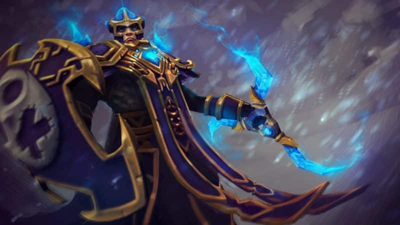 Silencer bruger sine Glaives of Wisdom til at give ren skade til fjender
