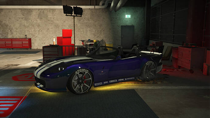 GTA Online Haos testtur, en blå Bravado Banshee med to hvide striber ned ad motorhjelmen