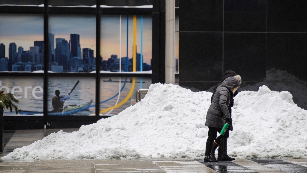 Oprydning i gang efter vinterstormen rammer GTA, det sydlige Ontario