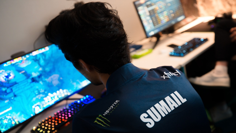 Dota 2-legenden SumaiL sagsøger efter sigende Evil Geniuses for bedrageri og bedrageri vedrørende gamle kontrakter