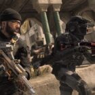 Top Modern Warfare 2 & Krigszone 2 Opdateringer Captain Price and another soldier run while holding weapons