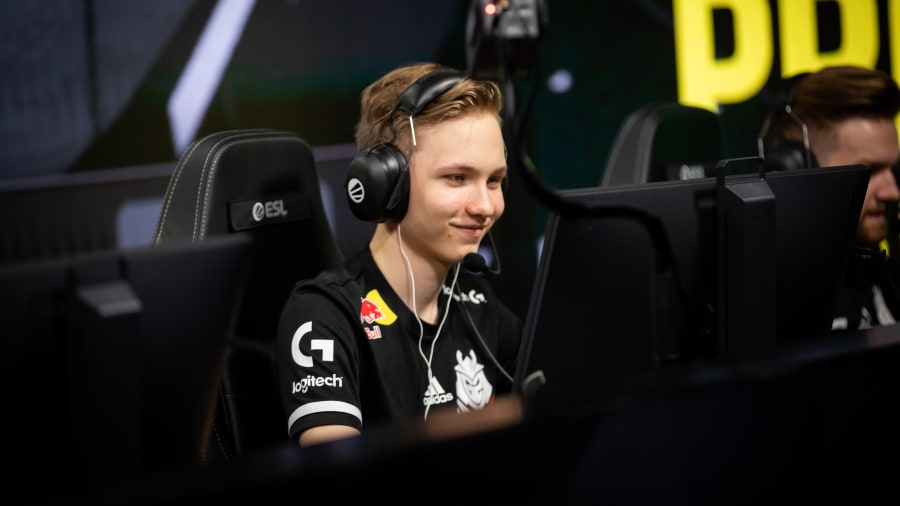 Twitch Highlights: Pro Players Dominate in Counter-Strike 2