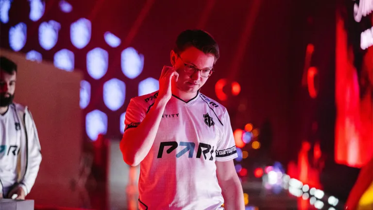 Stormstormer, a Dota 2 pro, scratching his head after a defeat at The International 2022.