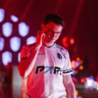 Entity banker Dota 2 mid laner Stormstormer efter skuffende 2023 sæson Stormstormer, a Dota 2 pro, scratching his head after a defeat at The International 2022.