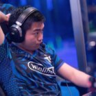 Falcons imponerer med ATF og ex-Tundra duo i Dota 2 sæsonåbningen Sneyking watching his monitor in the TI 2023 booth.