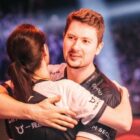 Puppey hugging Crystallis at TI 2022 Dota 2 event.
