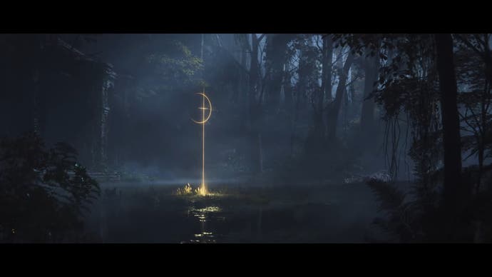 Shadow of the Erdtree story trailer screenshot der viser mærkeligt gyldent symbol midt i en mørk måneskin sø