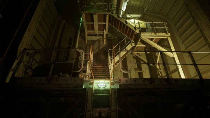 Still Wakes the Deep officielt skærmbillede, der viser en svagt oplyst trappe i en olieplatform