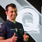 Nisha stands with his thumbs up after a win in the Dota 2 Elite League Season 2.