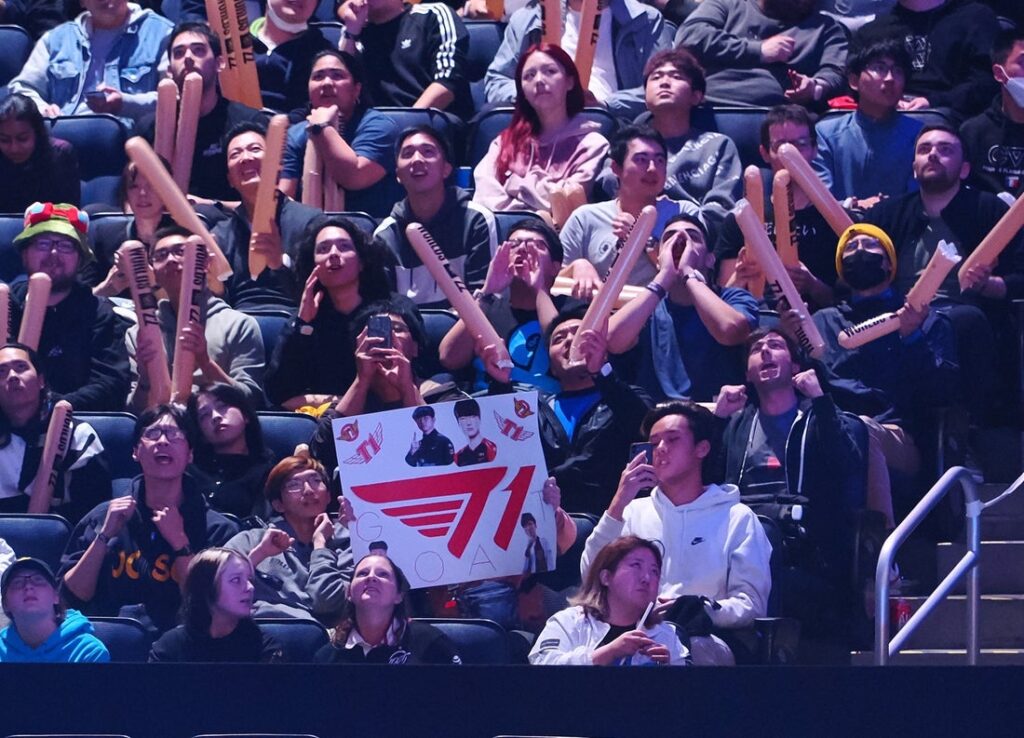league of legends fans